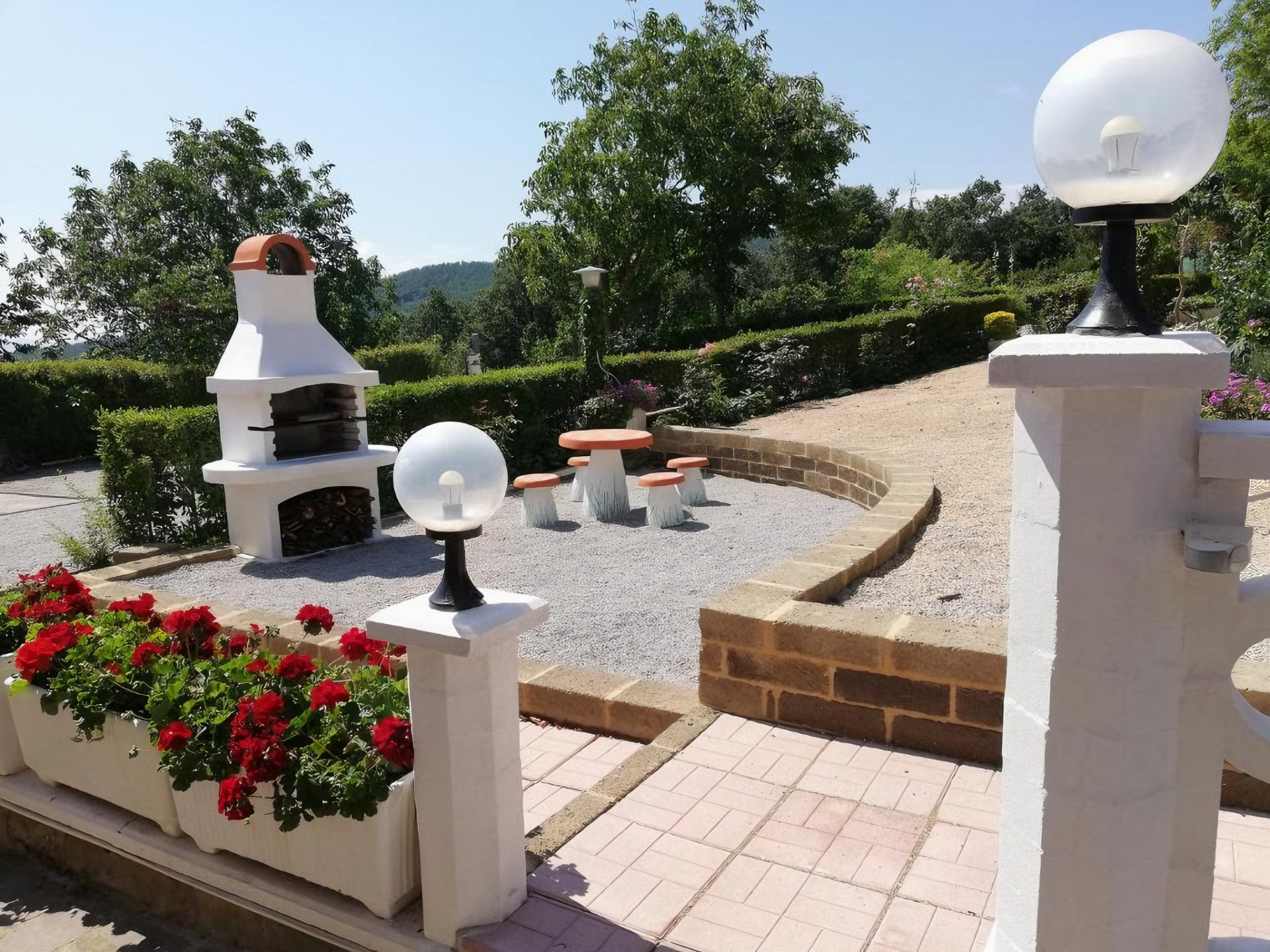 Espace barbecue et repas en plein air à La Fabbrichina
